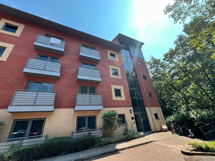 2 Bedroom Flat To Rent In Bournbrook Court, Bristol Road, Selly Oak, Birmingham, B5