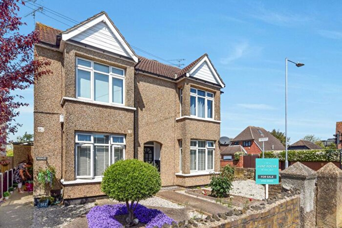 1 Bedroom Apartment For Sale In High Street, Close To Beach & Railway, Shoeburyness Village, Essex, SS3