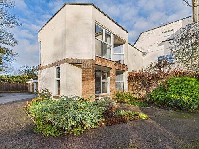 3 Bedroom Flat For Sale In Archway Court, Cambridge, CB3