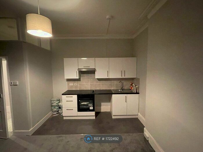 3 Bedroom Flat To Rent In Ashburnham Road, Hastings, TN35