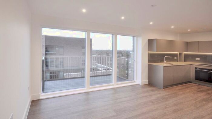 1 Bedroom Flat To Rent In Cobham House, Kidbrooke Village, SE3