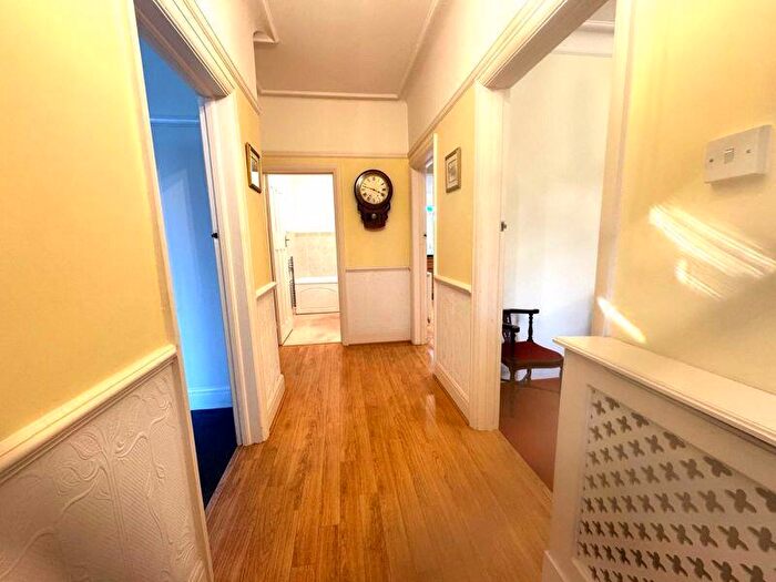 2 Bedroom Detached Bungalow For Sale In Taunton Drive, Westcliff-On-Sea, SS0