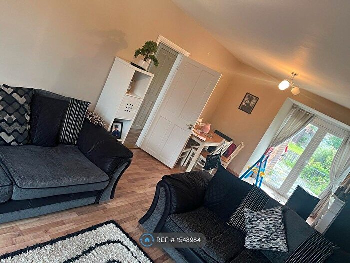 3 Bedroom Semi-Detached House To Rent In Crosby Avenue, Scunthorpe, DN15