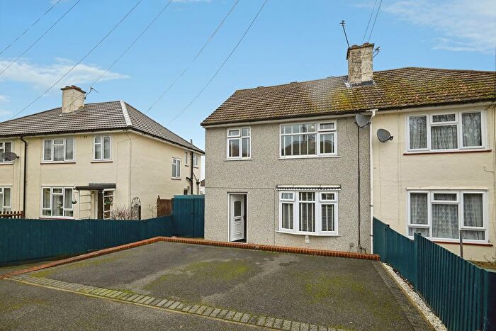 4 Bedroom Semi Detached House For Sale In Surrey Road, Maidstone, Kent, ME15