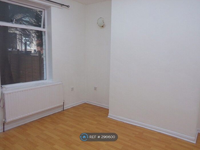 2 Bedroom Terraced House To Rent In Lonsdale St, Bradford, BD3