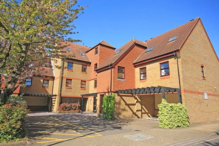 1 Bedroom Flat To Rent In Pursewardens Close, London, W13