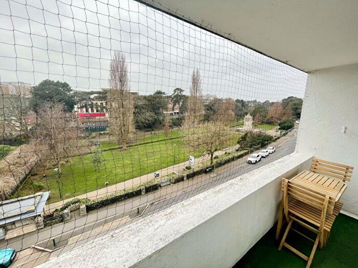 1 Bedroom Flat To Rent In Flat Hampshire Court Bourne Avenue, BH2