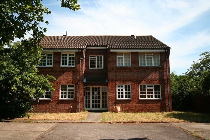 Studio To Rent In College Gardens, London, SW17