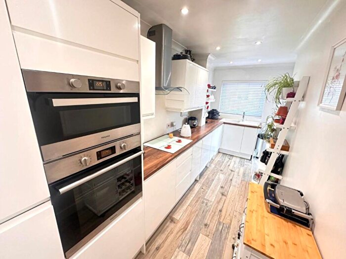 2 Bedroom Bungalow For Sale In Brandenburg Road, Canvey Island, SS8