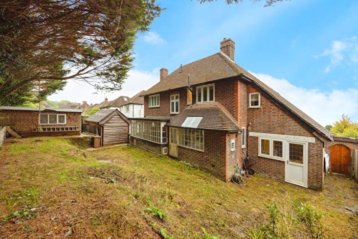 4 Bedroom Detached House For Sale In Beechcroft Drive, Guildford, Surrey, GU2