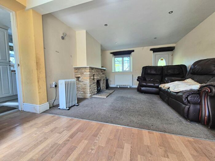 2 Bedroom Cottage For Sale In Clarks Lane, Long Compton, CV36