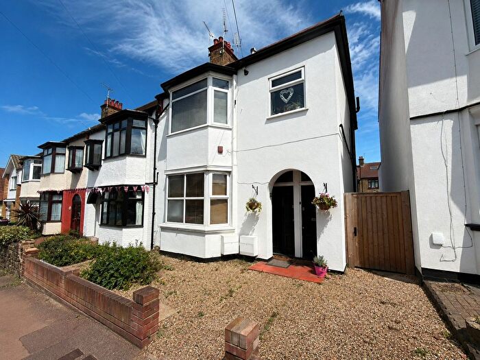 1 Bedroom Flat For Sale In Westbourne Grove, Westcliff-On-Sea, SS0