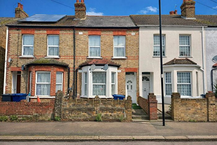 3 Bedroom Terraced House For Sale In Mount Avenue, Southall, UB1