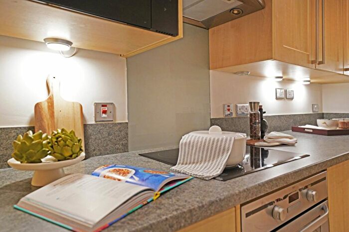 2 Bedroom Apartment For Sale In Station Road, Dorridge, B93