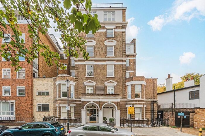 1 Bedroom Flat For Sale In Airlie Gardens, Kensington, W8