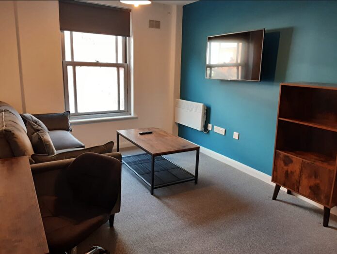 1 Bedroom Flat To Rent In Bed Student Flat // Jul, LN2