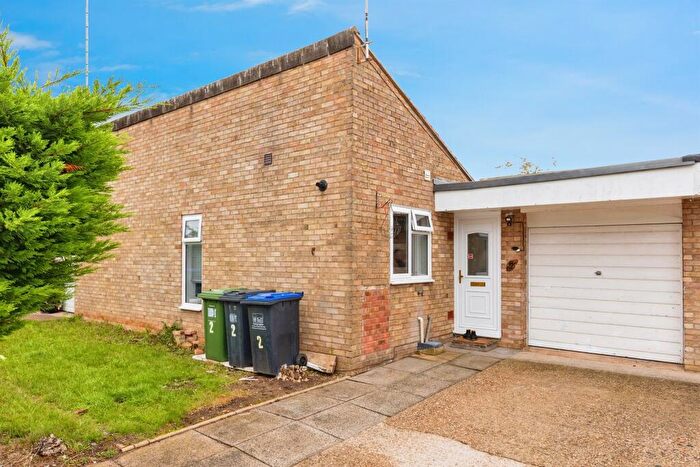 3 Bedroom Semi-Detached Bungalow For Sale In Newbury Close, Leamington Spa, CV31