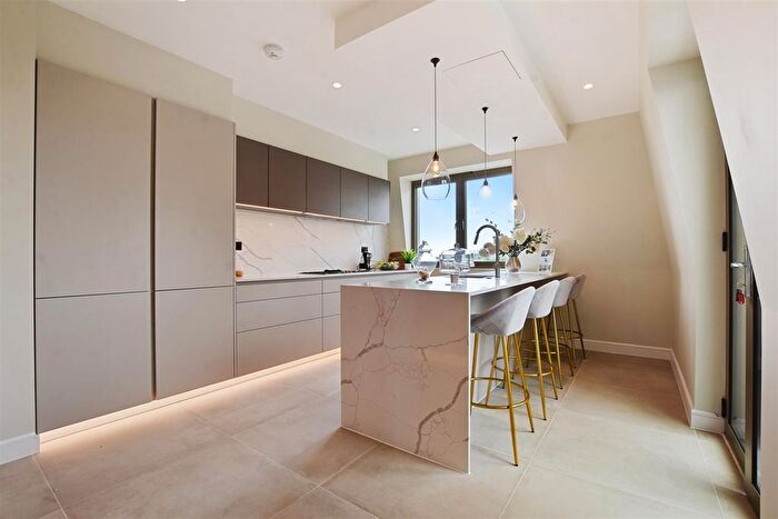 4 Bedroom Flat To Rent In St. Johns Wood Park, London, NW8