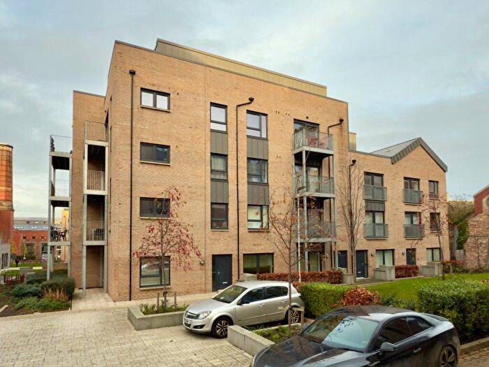 2 Bedroom Flat To Rent In Shrubhill Walk, Leith, Edinburgh, EH7