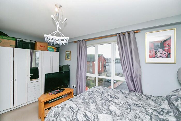 2 Bedroom Flat For Sale In Y Rhodfa, Barry, CF63