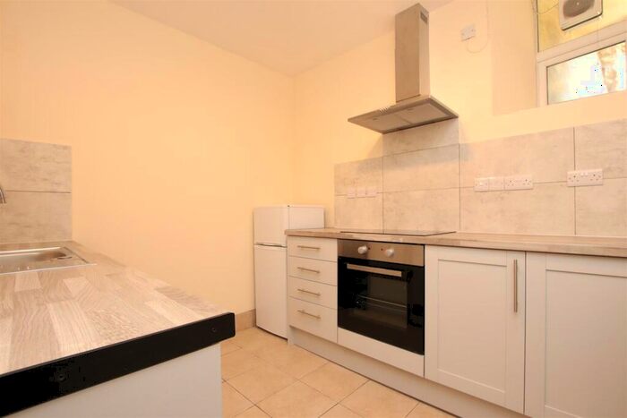 2 Bedroom Flat To Rent In Newbridge Hill, Bath, BA1