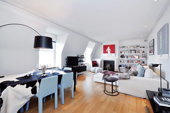 3 Bedroom Flat To Rent In Drayton Gardens, London, SW10