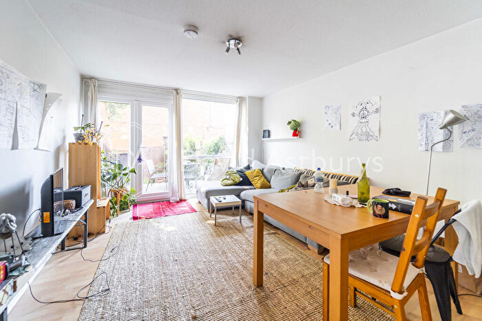 2 Bedroom Apartment To Rent In St John's Way, Archway, London, N19