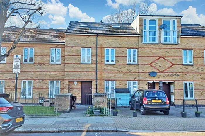 1 Bedroom Flat For Sale In Summerley Street, Wandsworth, SW18