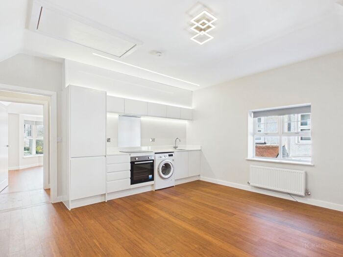 1 Bedroom Flat To Rent In West Wycombe Road, High Wycombe, Buckinghamshire, HP12