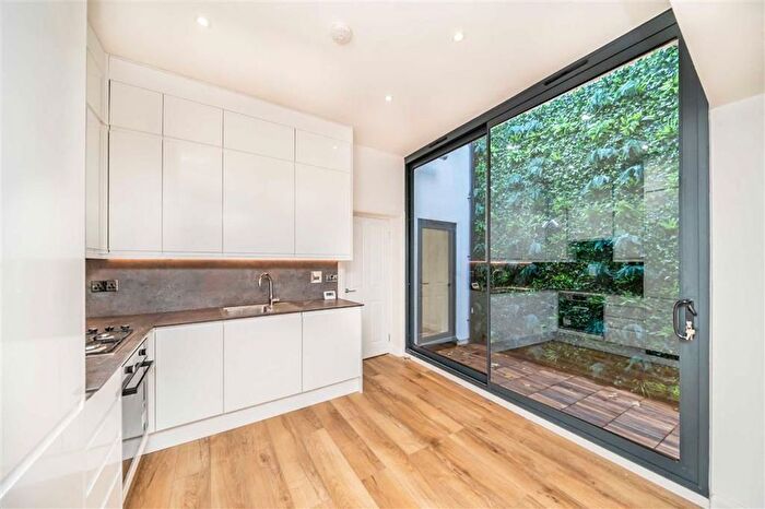 1 Bedroom Flat To Rent In Sandycombe Road, Kew, TW9