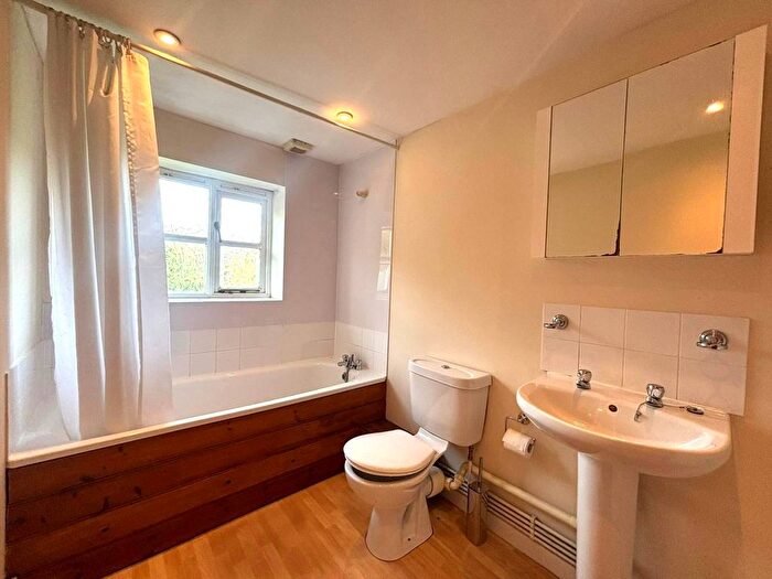 2 Bedroom Cottage To Rent In Eridge Road, TN3