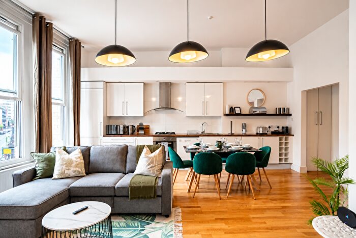 3 Bedroom Flat To Rent In Great Eastern Street, London, EC2A
