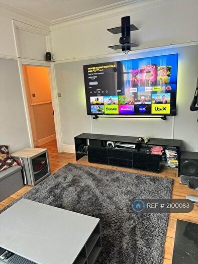 2 Bedroom Flat To Rent In Windmill Hill, London, EN2