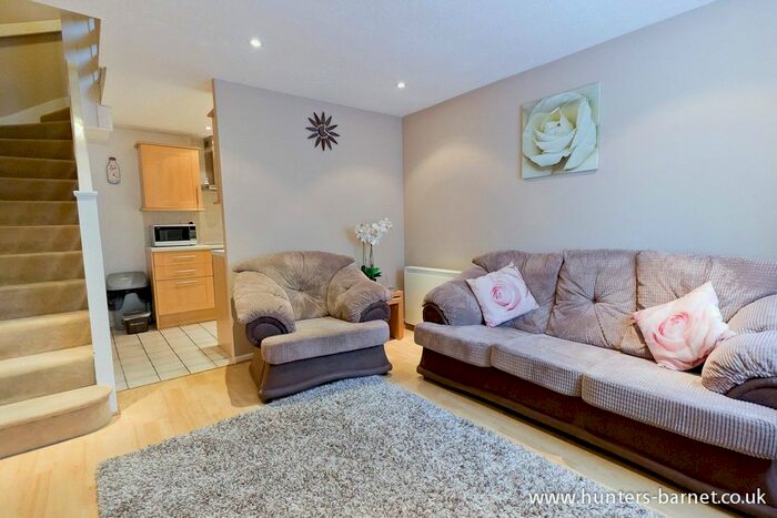 1 Bedroom Terraced House To Rent In Redwood Way, Barnet, EN5