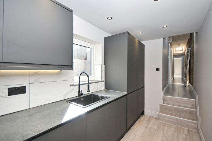 2 Bedroom Flat To Rent In High Street Chislehurst, BR7