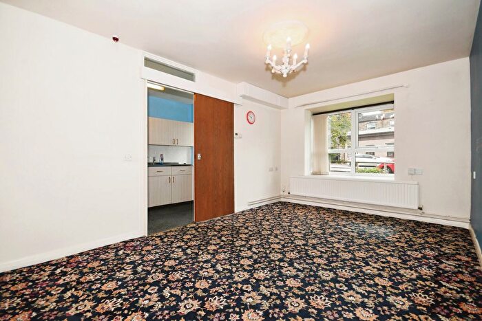 2 Bedroom Flat For Sale In Nether Edge Road, Sheffield, South Yorkshire, S7