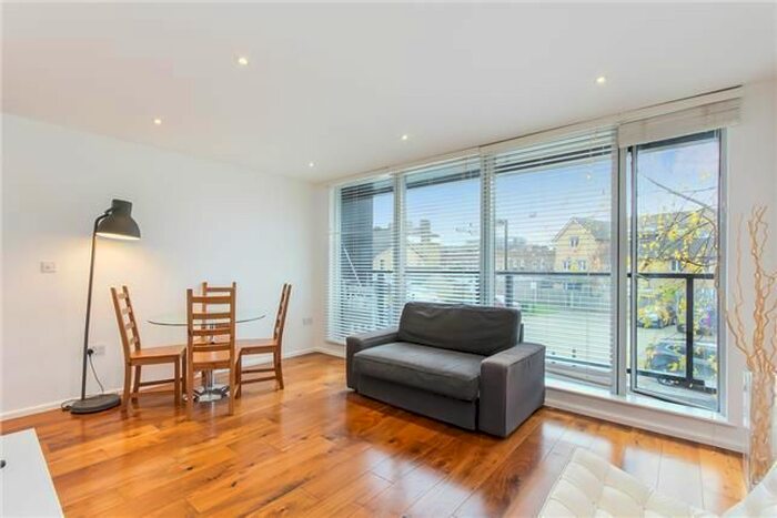2 Bedroom Flat To Rent In Zeno Court, Long Walk, Tower Bridge Road, SE1