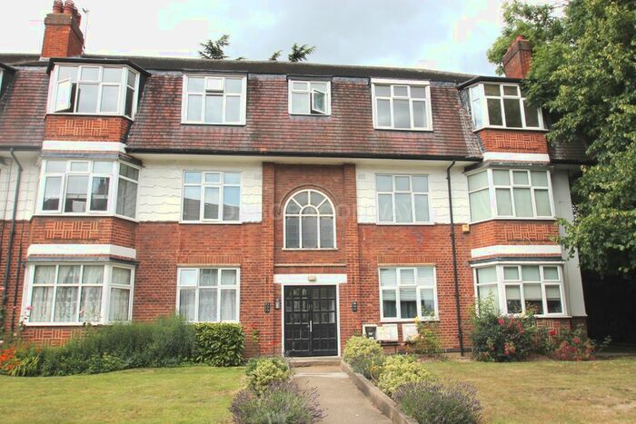 2 Bedroom Flat To Rent In Avondale Court, South Woodford, E18