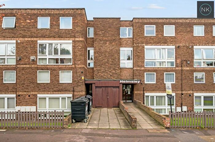 2 Bedroom Flat To Rent In Helmsley, Cleveland Road, South Woodford, London, E18