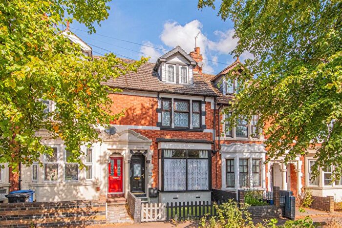 4 Bedroom Terraced House For Sale In Stamford Road, Kettering, NN16