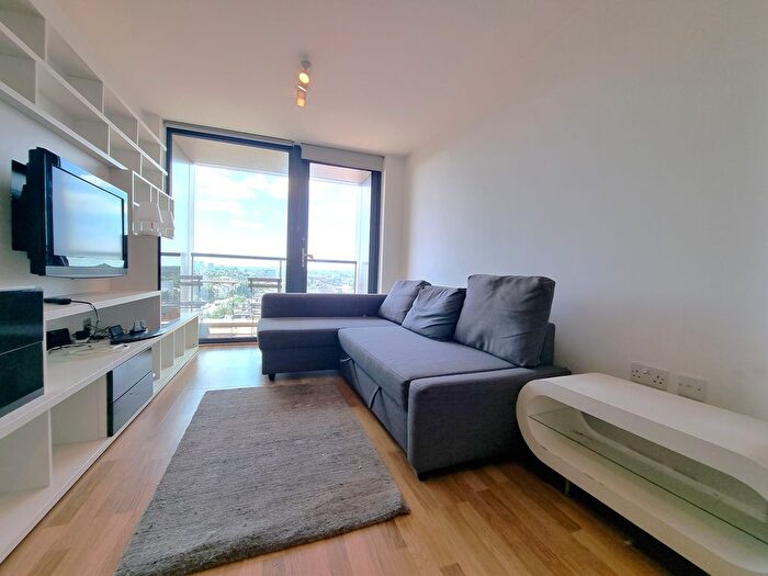 1 Bedroom Flat To Rent In Cranston Court, Bloemfontein Road, London, W12