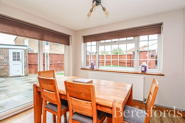 3 Bedroom End Of Terrace House For Sale In Daffodil Way, Chelmsford, CM1