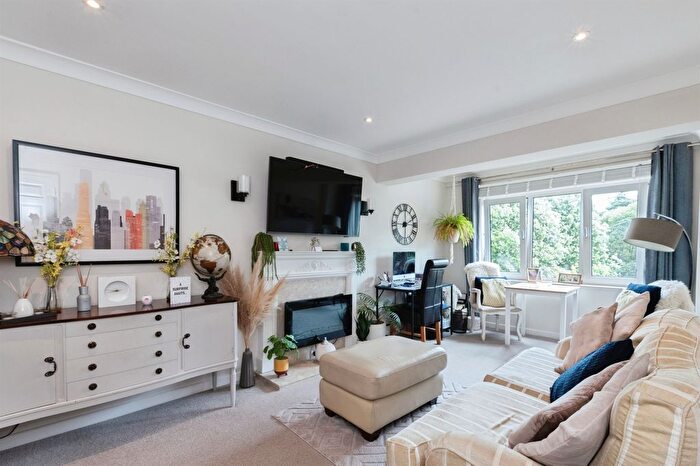 1 Bedroom Flat For Sale In Queens Park West Drive, Bournemouth, BH8