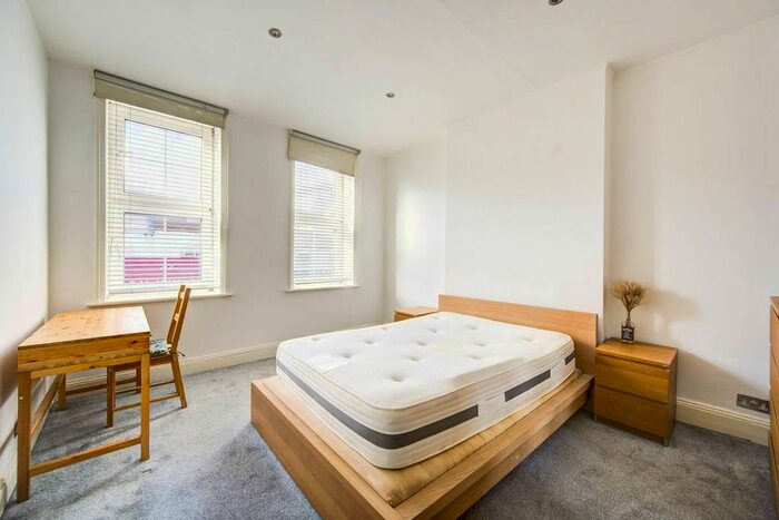 4 Bedroom Flat To Rent In North End Road, Fulham, London, SW6