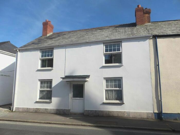 2 Bedroom Flat To Rent In Bodmin Street, Holsworthy, EX22