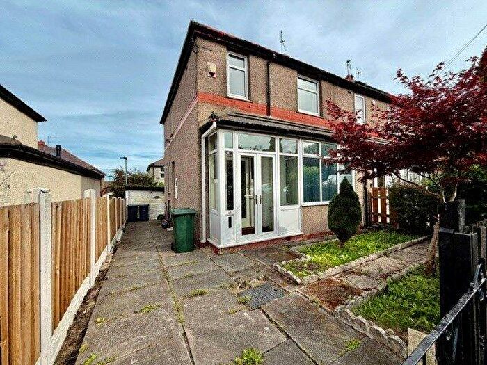 3 Bedroom End Of Terrace House For Sale In Speeton Avenue, Bradford, West Yorkshire, BD7