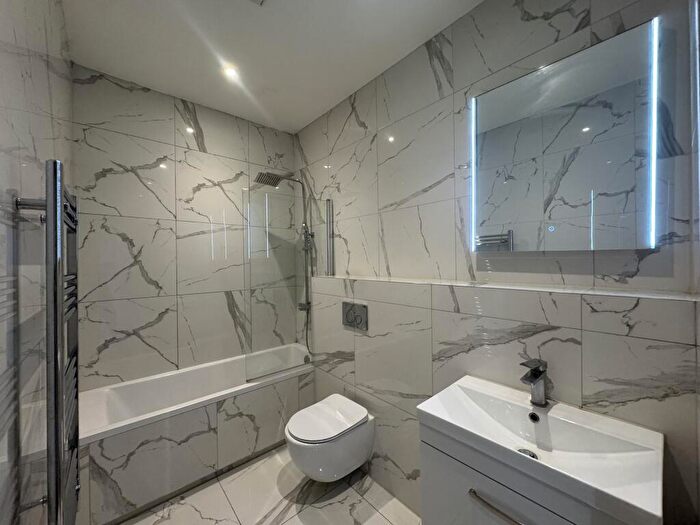 1 Bedroom Flat To Rent In Quilters Way, Stoke Mandeville, Aylesbury, HP22