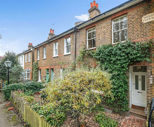 2 Bedroom Cottage For Sale In Orchard Walk, Kingston Upon Thames, KT2