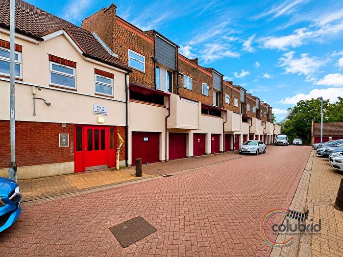 2 Bedroom Flat For Sale In Centurion Way, Purfleet-On-Thames, RM19