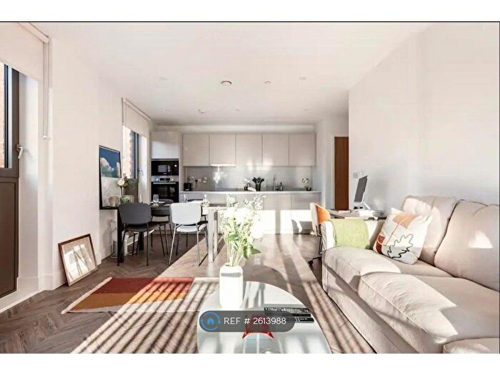 1 Bedroom Flat To Rent In Palladium Court, London, SW2